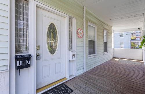 Malden Apartamento | 19 Malden 3Br Apt on 2F with WIFi and Free parking with Windows AC