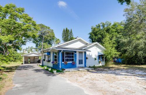 Haines City Casa | 19 Mi to Disney World Bright Haines City Getaway!