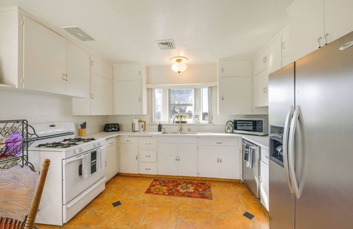 Woodlake Casa | 19 Mi to Sequoia Nat’l Park: Mtn-View Woodlake Gem