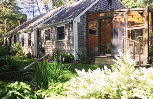 West Chatham Casa | 19 Old Cart Way Chatham Cape Cod - The Rosa Rugosa
