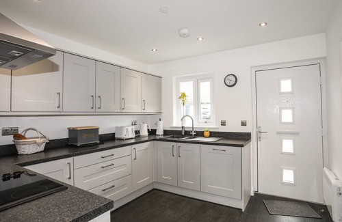 Brynteg Cabaña | 19 PARC DELFRYN, pet friendly, with a garden in Benllech