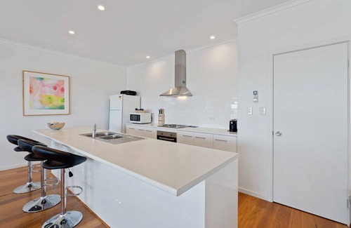Encounter Bay Casa | 19 Seacrest Ave: uninterrupted, panoramic sea views from The Bluff to Goolwa