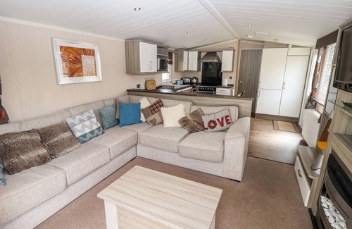 Grimsby Cabaña | 19 THE BRAMBLES, family friendly in Humberston, Lincolnshire