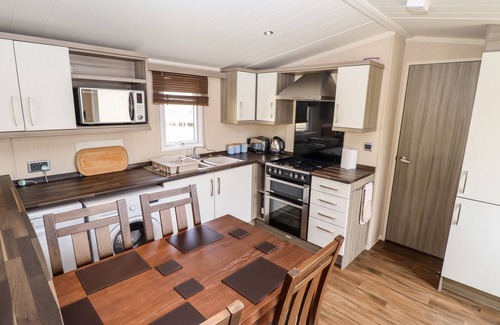 Grimsby Cabaña | 19 THE BRAMBLES, family friendly in Humberston, Lincolnshire