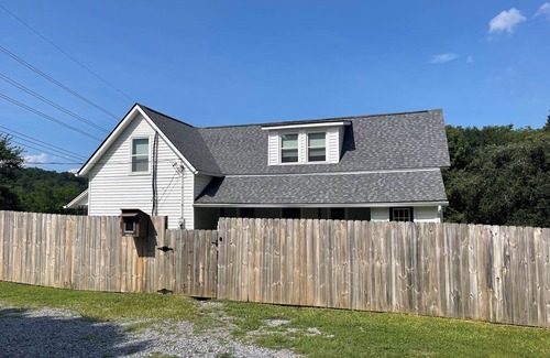 Seymour Casa | 1900 Farm House directly between Pigeon Forge and Knoxville