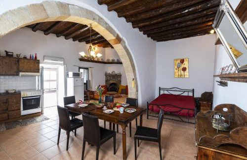 South Rhodes Casa | 1900s traditional house in Asklipio