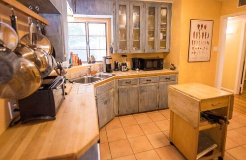 Barton Hills Apartamento | Zilker Bungalow al lado del centro de la ciudad y Barton Springs.