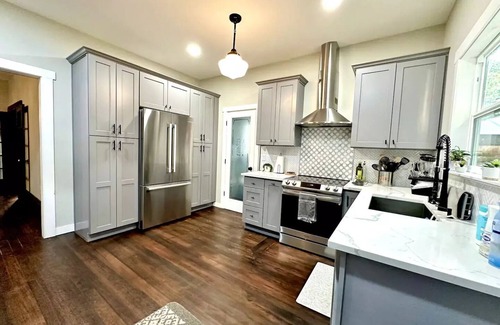 Hilltop Casa | 1904 home near Tacoma dome & convention center Pet friendly