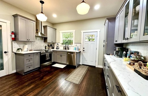 Hilltop Casa | 1904 home near Tacoma dome & convention center Pet friendly