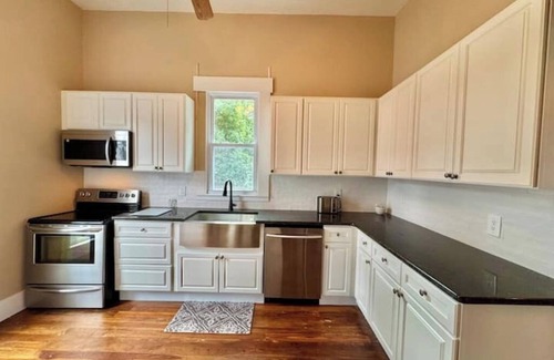 Dunnellon Casa | 1905 Victorian minutes from the Rainbow River and World Equestrian Center