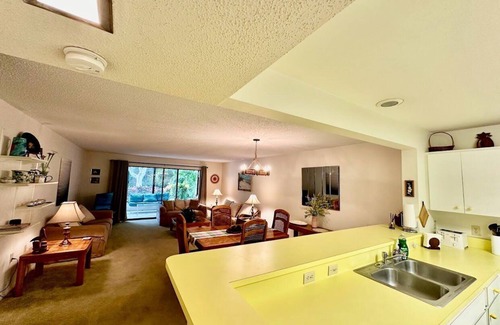 South Bradenton Condominio | 191 Pineneedle Drive- Bradenton- Ground level Condo-2 Bedroom / 2 Bath,...