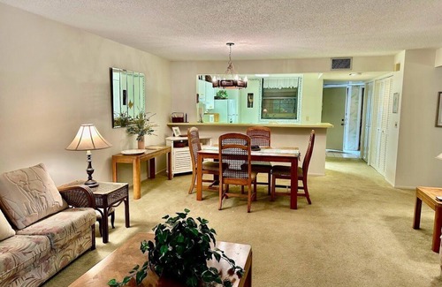 South Bradenton Condominio | 191 Pineneedle Drive- Bradenton- Ground level Condo-2 Bedroom / 2 Bath,...