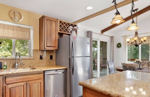 Moonridge Cabina | 1914-sequoia Retreat 4 Bedroom Home by RedAwning