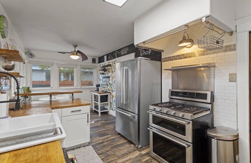 Riverside Casa | 1919 Modern Craftsman Casita with Backyard Oasis - New AC - Free EV Charging