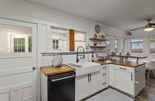Riverside Casa | 1919 Modern Craftsman Casita with Backyard Oasis - New AC - Free EV Charging