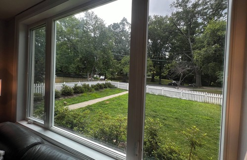Northwest Casa | 1920's charm in a 3 Luxury bedroom flat close to everything - renovated bath