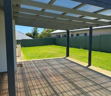 Mount Gambier Casa | 1920's Local Heritage Character home 'Rangatira' 3 bedroom, 2 living room family home