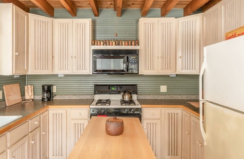 Camden Cabina | 1920’s Cozy Cabin on Megunticook Lake