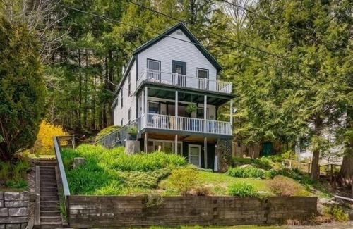 Camden Cabina | 1920’s Cozy Cabin on Megunticook Lake