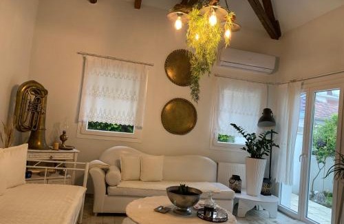 Volos Villa | 1922 Epoch Harmony Oikia