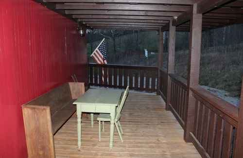 New Plymouth Cabaña | 1926 B & o Caboose ubicado en el centro de Hocking Hills