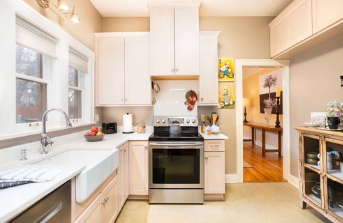 East End Casa | 1927 Downtown Chalet - 5 min to River, BSU, St Lukes and downtown