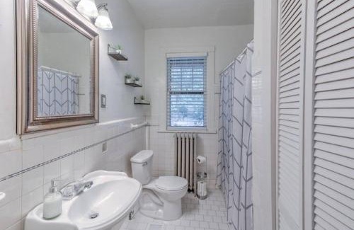 Cooper-Young Historic District Casa | 1927 Family Craftsman Cottage - Ideal Location