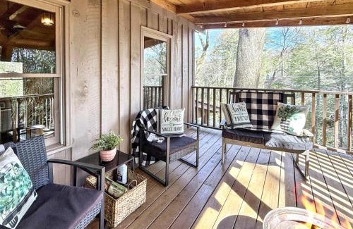 Mirror Lake Casa | 1930's Highlands Hideaway