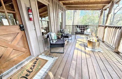 Mirror Lake Casa | 1930's Highlands Hideaway