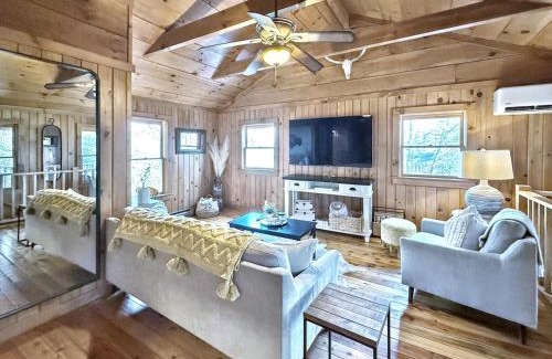 Mirror Lake Casa | 1930's Highlands Hideaway