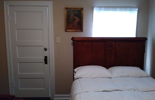 Monte Vista Casa | 1930s Rear Unit, 3 miles to DT, Walk 2 Trinity U, Private Entrance