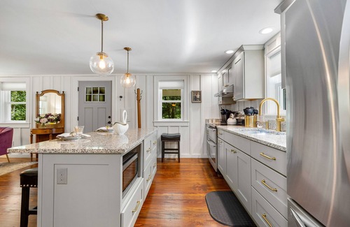 Cullowhee Cabina | ❤️1937 Cabin near Lake Glenville - 50 Acre Estate - Private Hike & Views! 10⭐️
