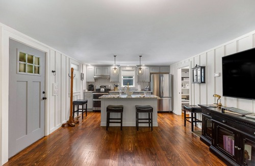 Cullowhee Cabina | ❤️1937 Cabin near Lake Glenville - 50 Acre Estate - Private Hike & Views! 10⭐️