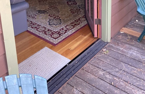 Middletown Cabina | 1937 upgraded Cabin in tree/ mountain area walking distance to town.