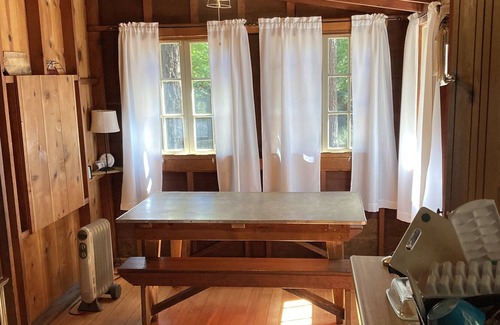 Middletown Cabina | 1937 upgraded Cabin in tree/ mountain area walking distance to town.