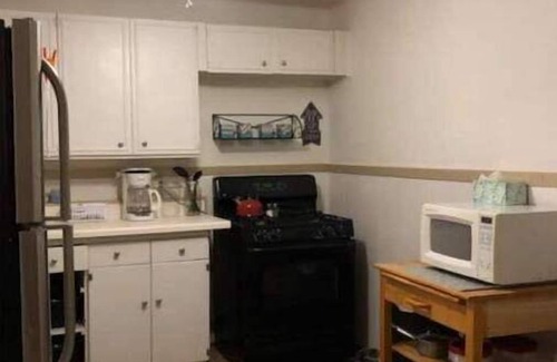 Katy Casa | 1940's Charming Home w/Lake-Park View in Quiet, very Family Friendly Area