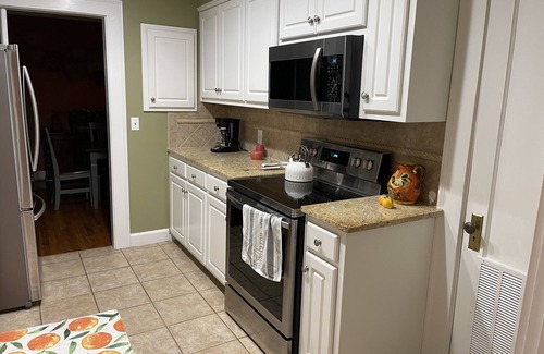 Columbus Casa | 1940s 3 Bedroom 2 Bath fully furnished home in the historic Overlook District