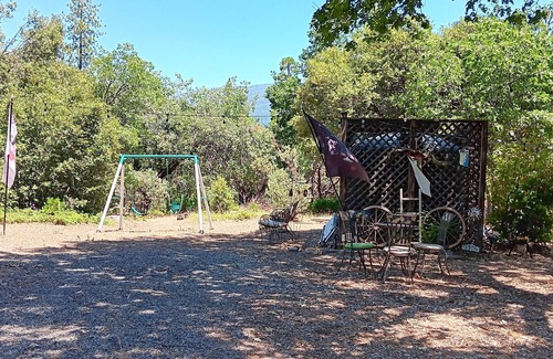 Wishon Cabaña | Cabaña de los años 40 actualizada con las comodidades de hoy