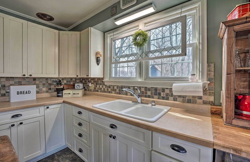 Three Oaks Casa | 1940’s Farm Cottage w/ Fire Pit, 4 Mi to Lake