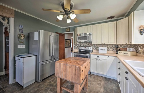 Three Oaks Casa | 1940’s Farm Cottage w/ Fire Pit, 4 Mi to Lake