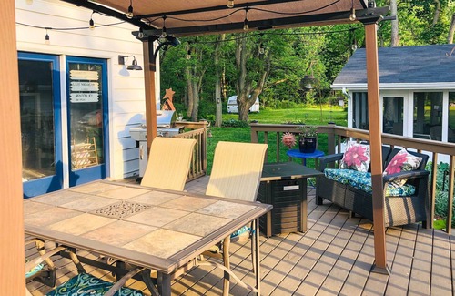 Three Oaks Casa | 1940’s Farm Cottage w/ Fire Pit, 4 Mi to Lake