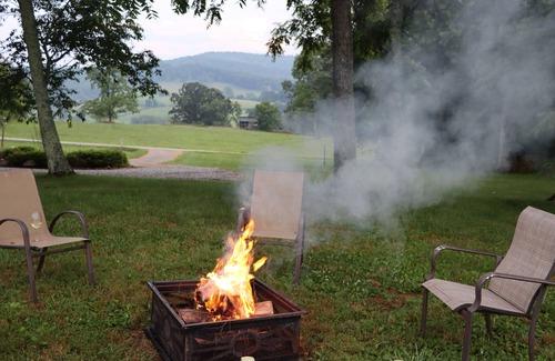Alleghany County Casa | 1945 Farmhouse Charmer This is What You Come to the Country for! 12 mins Sparta
