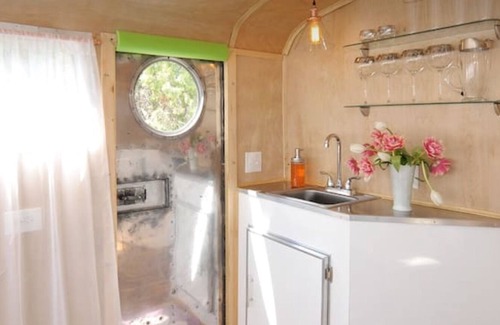 La Cienaga Casa | Spartan Camper de 1948: estilo vintage, bellamente renovado.