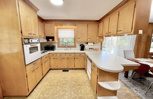 Cary Casa | 1950's 3BR Downtown Cary Ranch! 10 Min Walk to Downtown Cary Park!