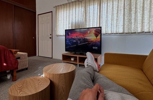 Merced Apartamento | 1950’s Mid-Century-Modern studio with AC and WiFi in lovely Merced