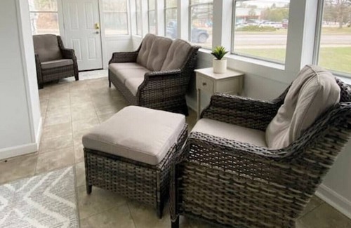 South Burlington Casa | 1954 upper unit · Warm & Welcoming 5-bedroom Home, South Burlington
