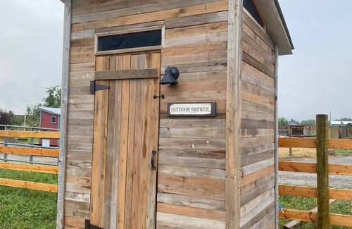 Oneida County Casa | 1962 Trailer on a family farm, just right for all your farm animal cuddles.