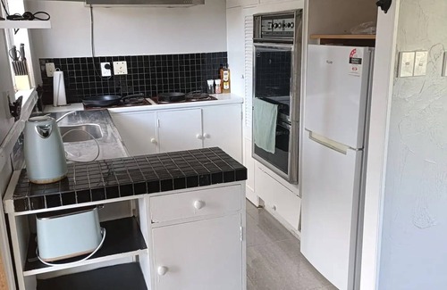 Greenlane - Ellerslie Casa | 1970's Retro style 2 bed unit