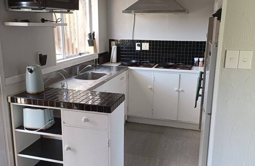 Greenlane - Ellerslie Casa | 1970's Retro style 2 bed unit