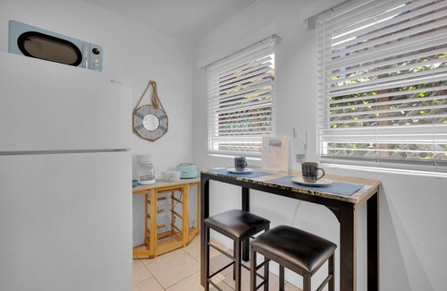 Crown Point Apartamento | 1975 PB Walk to BAY PIER & BEACH Cozy studio